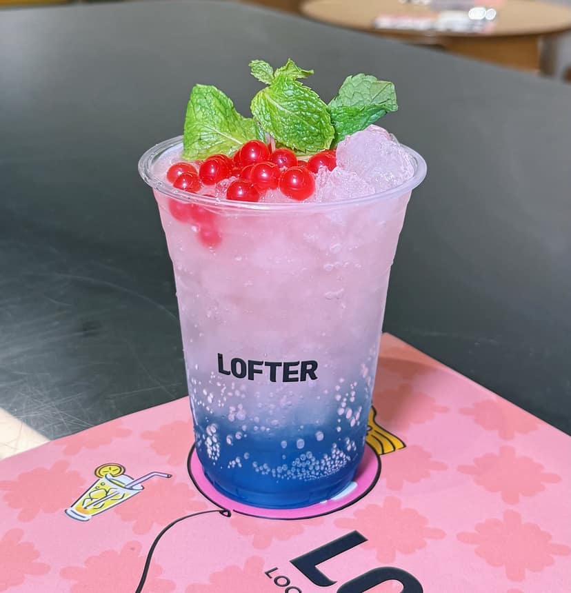 Lofter at Central Chidlom: Free Blue Lychee Soda